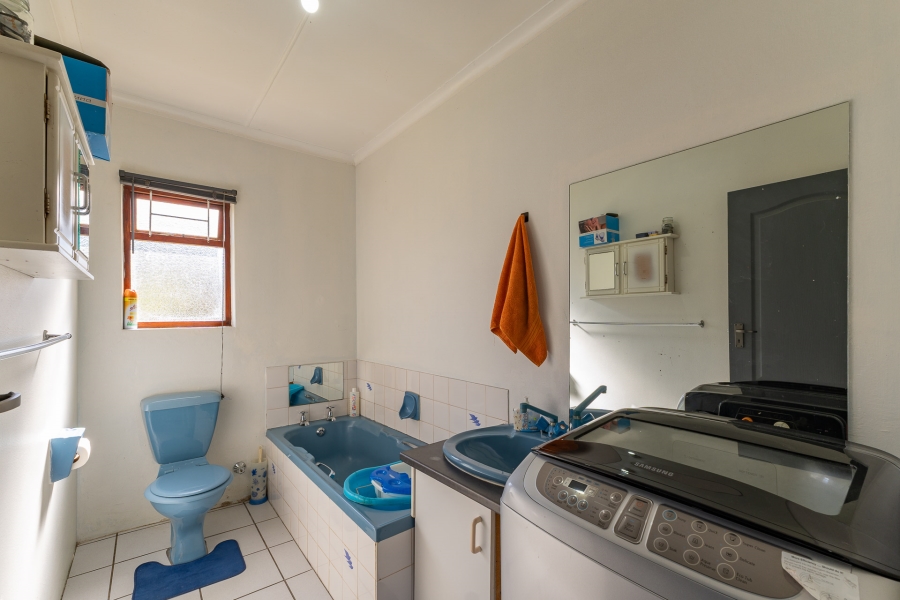 5 Bedroom Property for Sale in Denneoord Western Cape